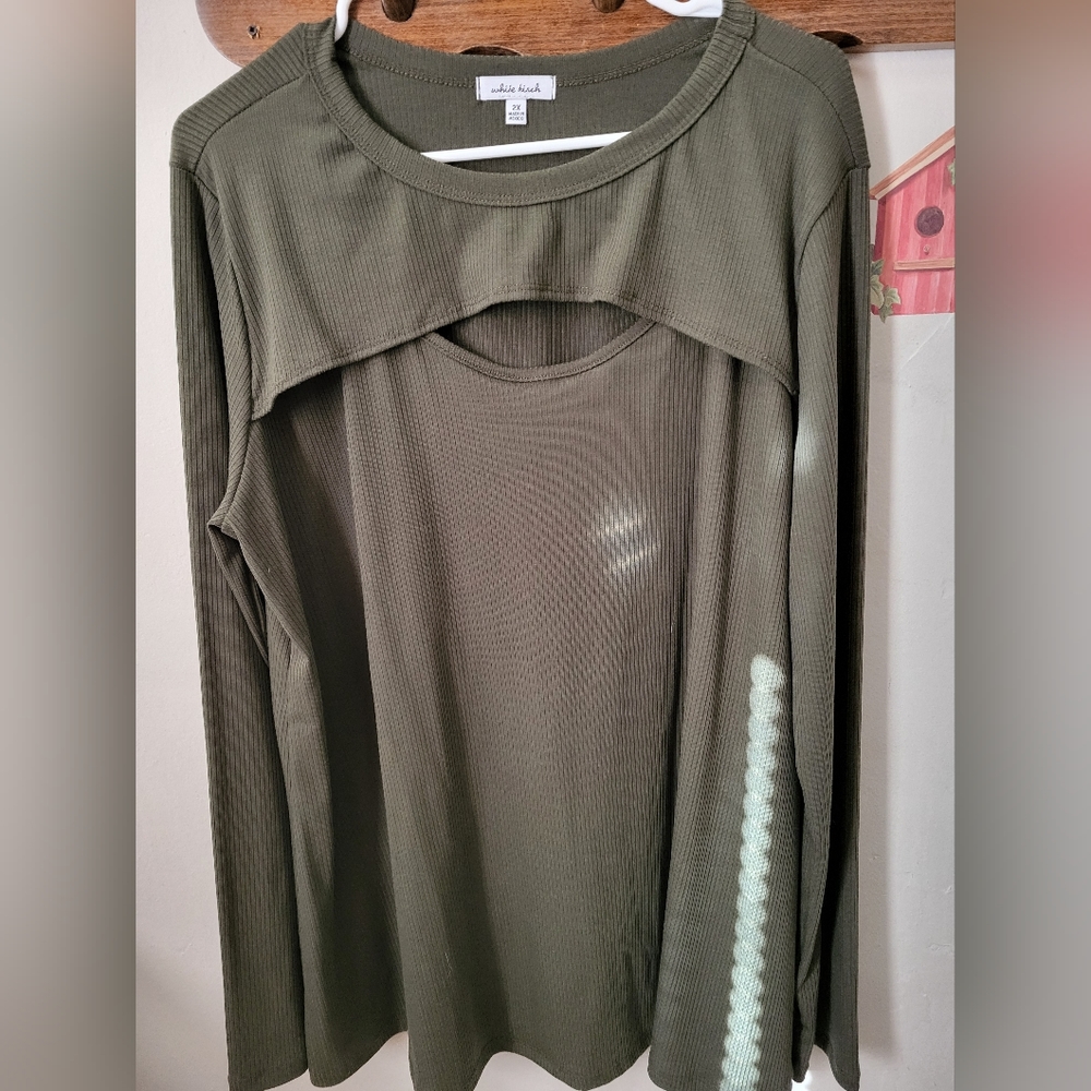 Peek a boo top 2x olive NWOT